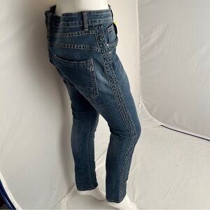 Jewelly studded embellished stretch blue jeans